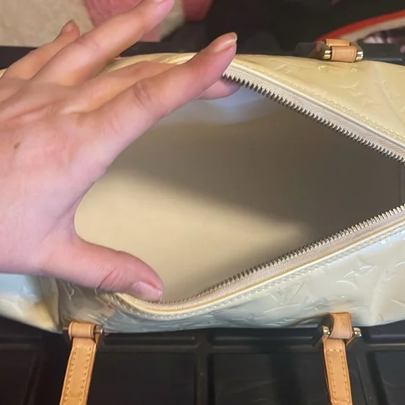 Lv Purse - Picture 4 of 11